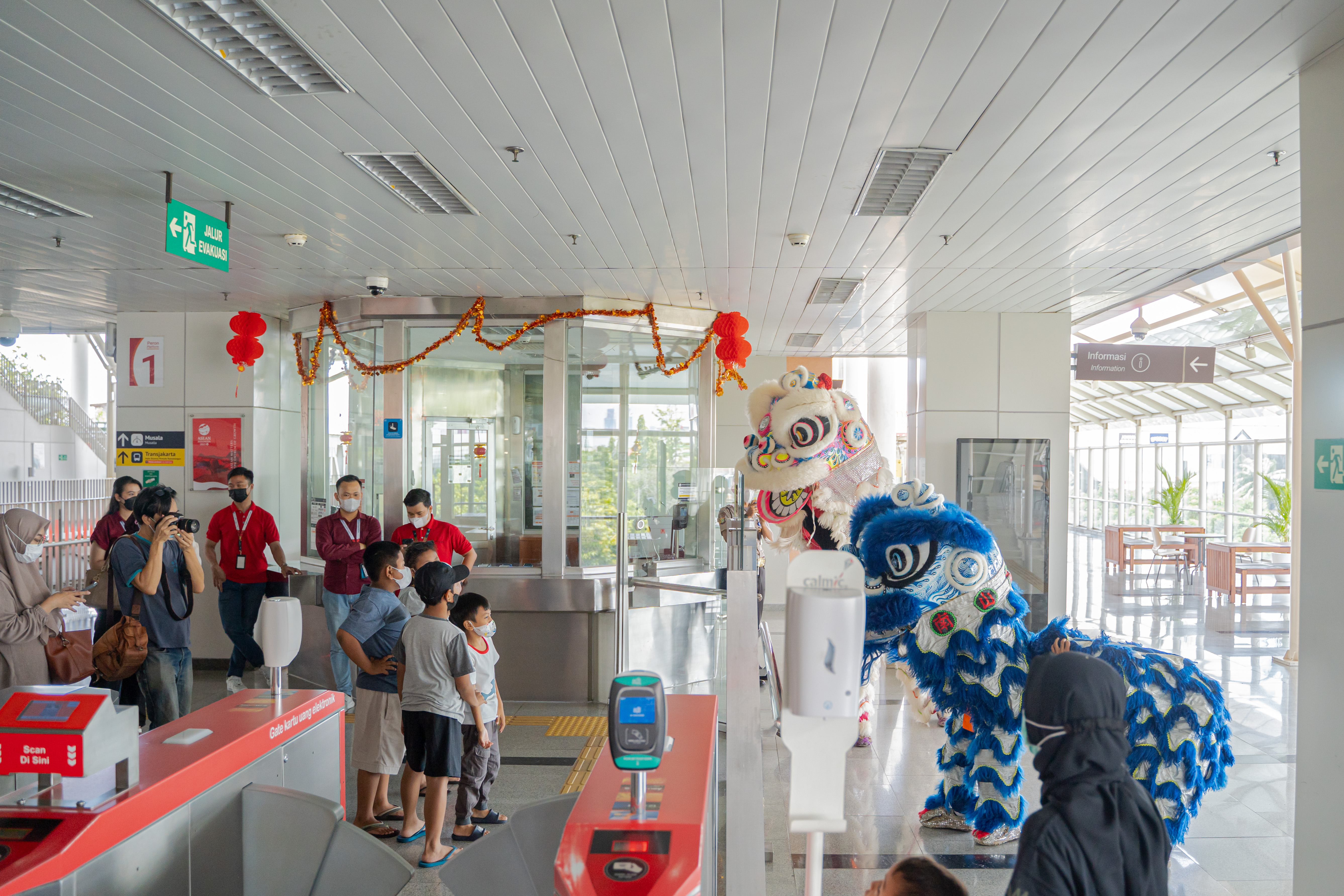 Imlek Barongsai at Stasiun