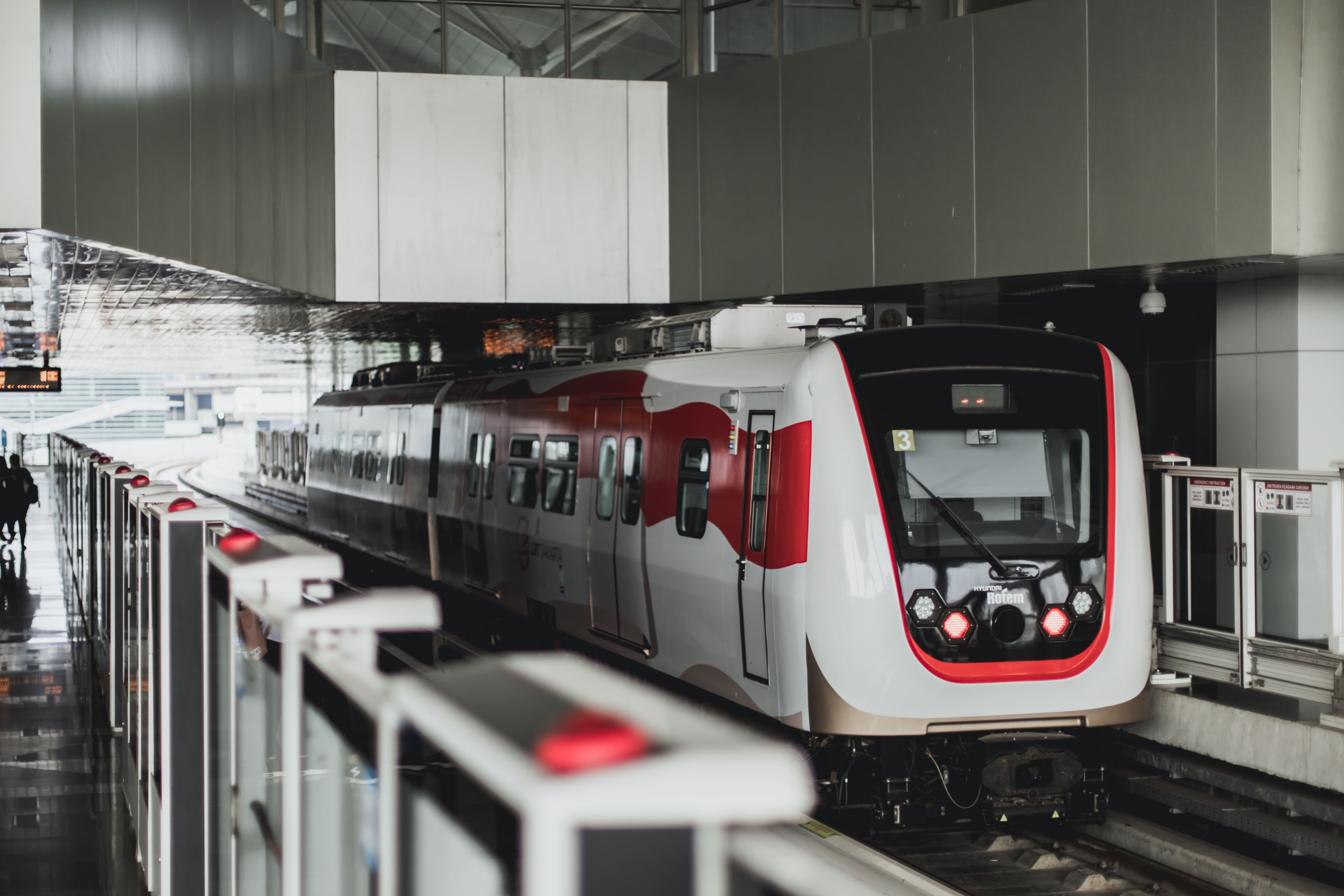 LRT Jakarta, Transportasi Umum Penghalau Macet dan Polusi Udara